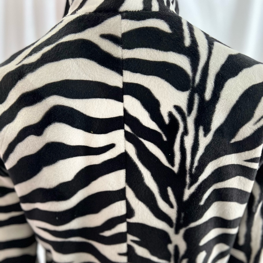 Chic Zebra Patterned Coat - image 3